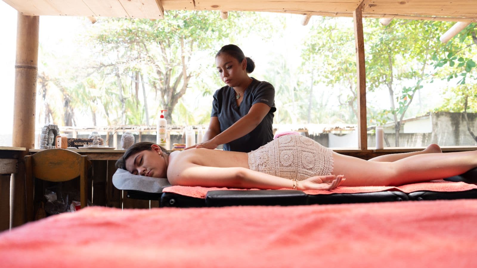 Express Relaxing Massage by the Ocean at Playa El Zonte