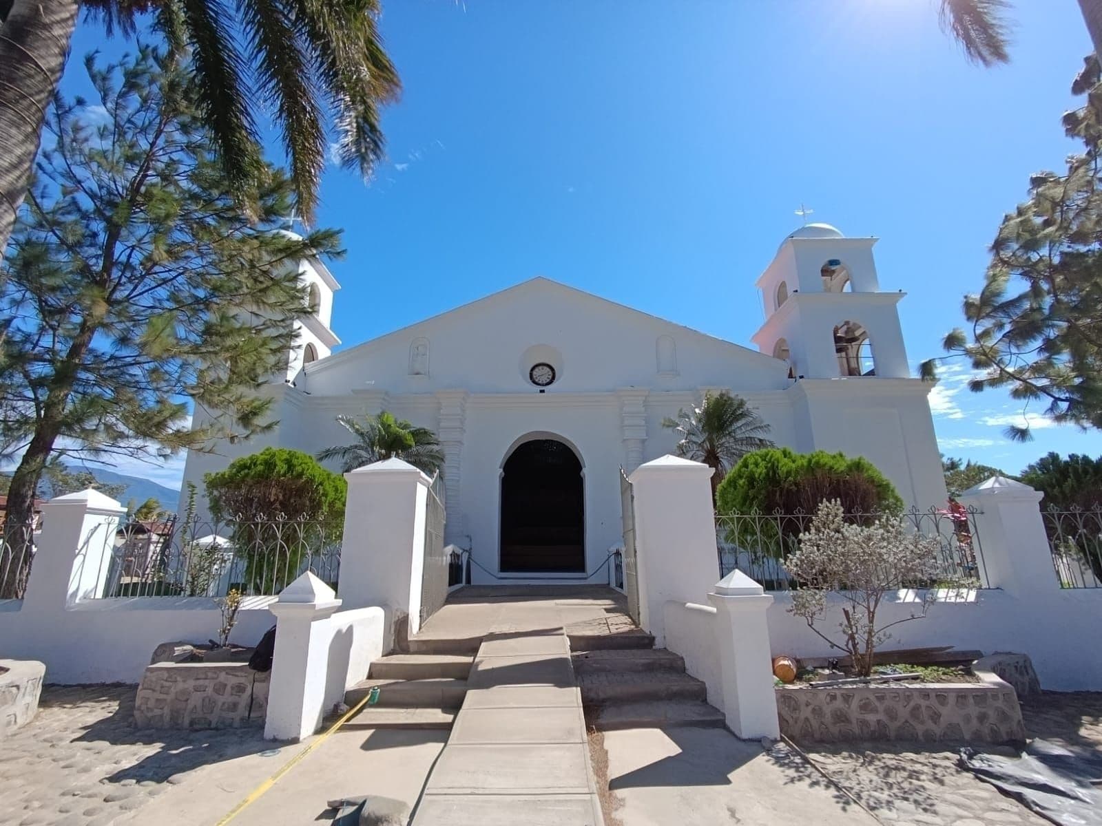 Cultural Tour of the Flower Route: Nahuizalco, Juayúa, and Ataco